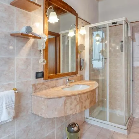 普利莫特布雷夏酒店 酒店 4*